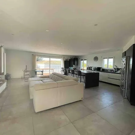 Maison *